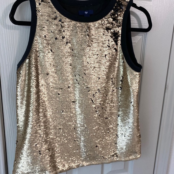 Size Small: GAP Gold Sequin Top - Picture 2 of 3
